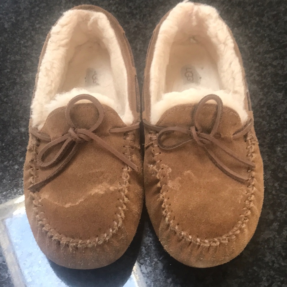 Girls size 5 Ugg slippers